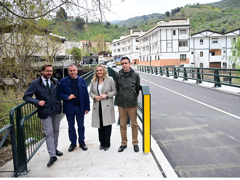 La Junta finaliza las obras de mejora y ampliación del puente de la Duquesa  de acceso a Pinos Genil - Granada Economica