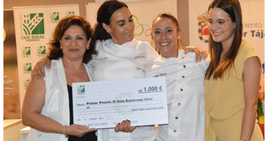 La cocinera jienense, Leticia Navarro, ganadora de la VI Gala Espárrago Chef<br/><span style='color: #077dbc;font-size:65%;'>En una final muy emocionante, con gran calidad gastronómica, el jurado destacó la calidad de las dos recetas elaboradas con espárrago verde</span>